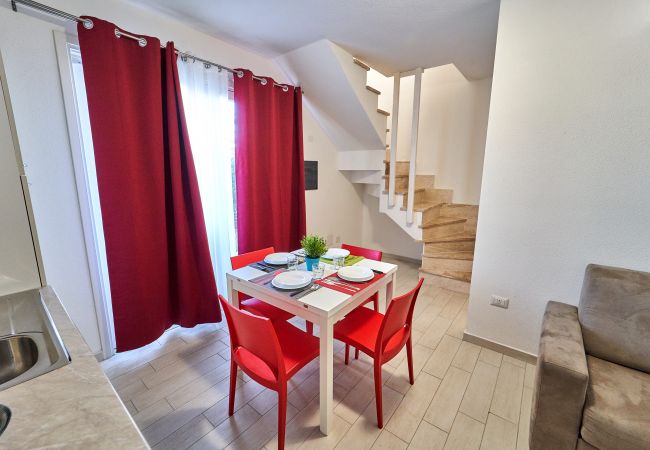 Apartamento en Trinità d´Agultu e Vignola - Affittimoderni Isola Rossa Borgo - IRUL19 